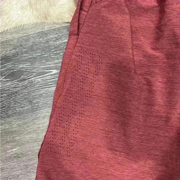 Adidas Climalite Maroon Men’s Athletic Shorts Size Medium Breathable - Picture 3 of 6